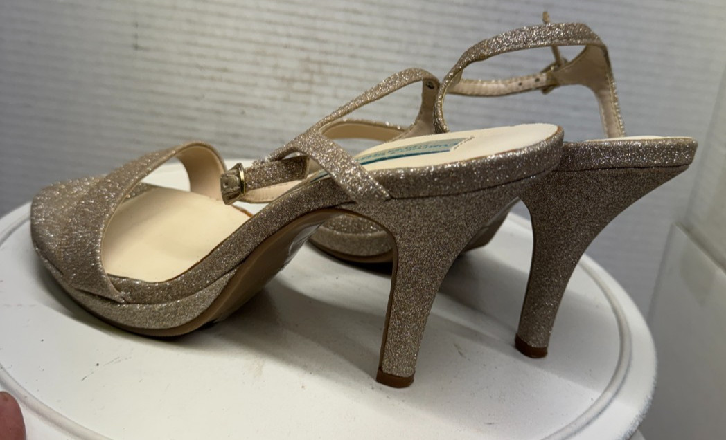 Dyeables Womens Aurora Ankle Strap Dress 3.25 Kitten Heels Gold Glitter 6.5B 37