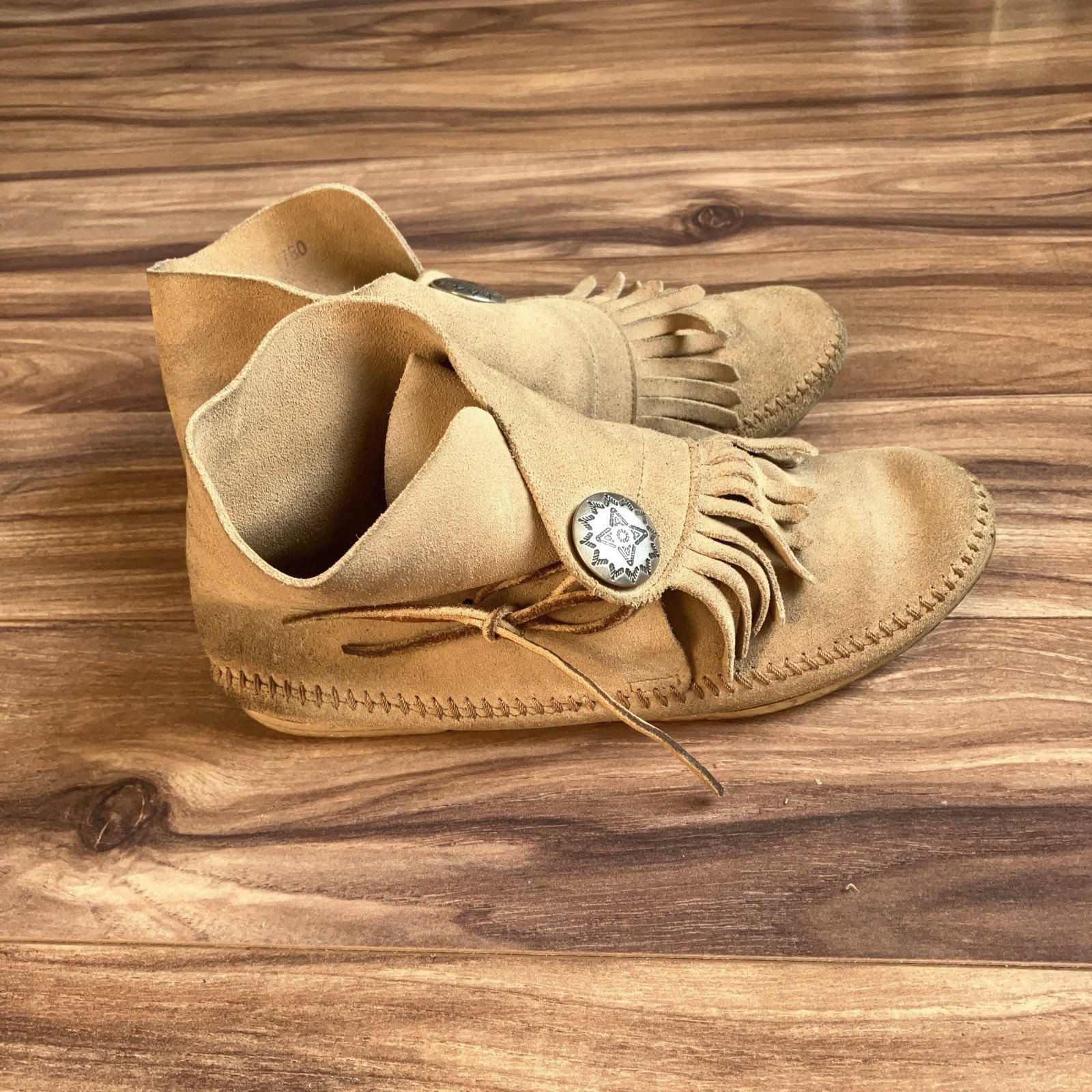 Minnetonka Moccasin Shoes Womens 7 Beige Fringe Suede Western Boho Leather