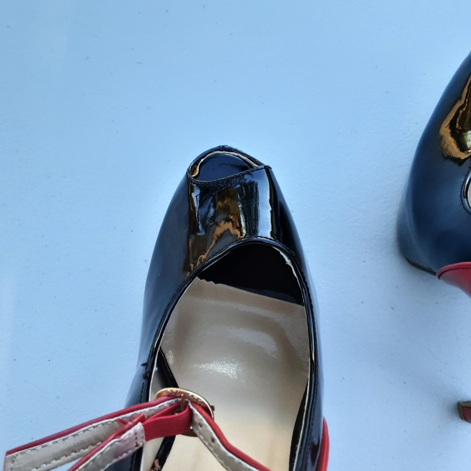 Daily shoes peep-toe platform pumps w/ black patent finish and red accents 8.5