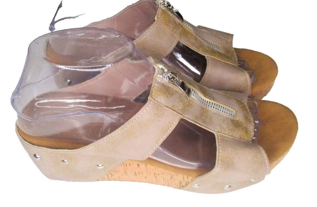 NEW~Ellie’s Boutique Taupe Wedge Cork Sandals Zipper Stud Accent Slip On SZ 40/9