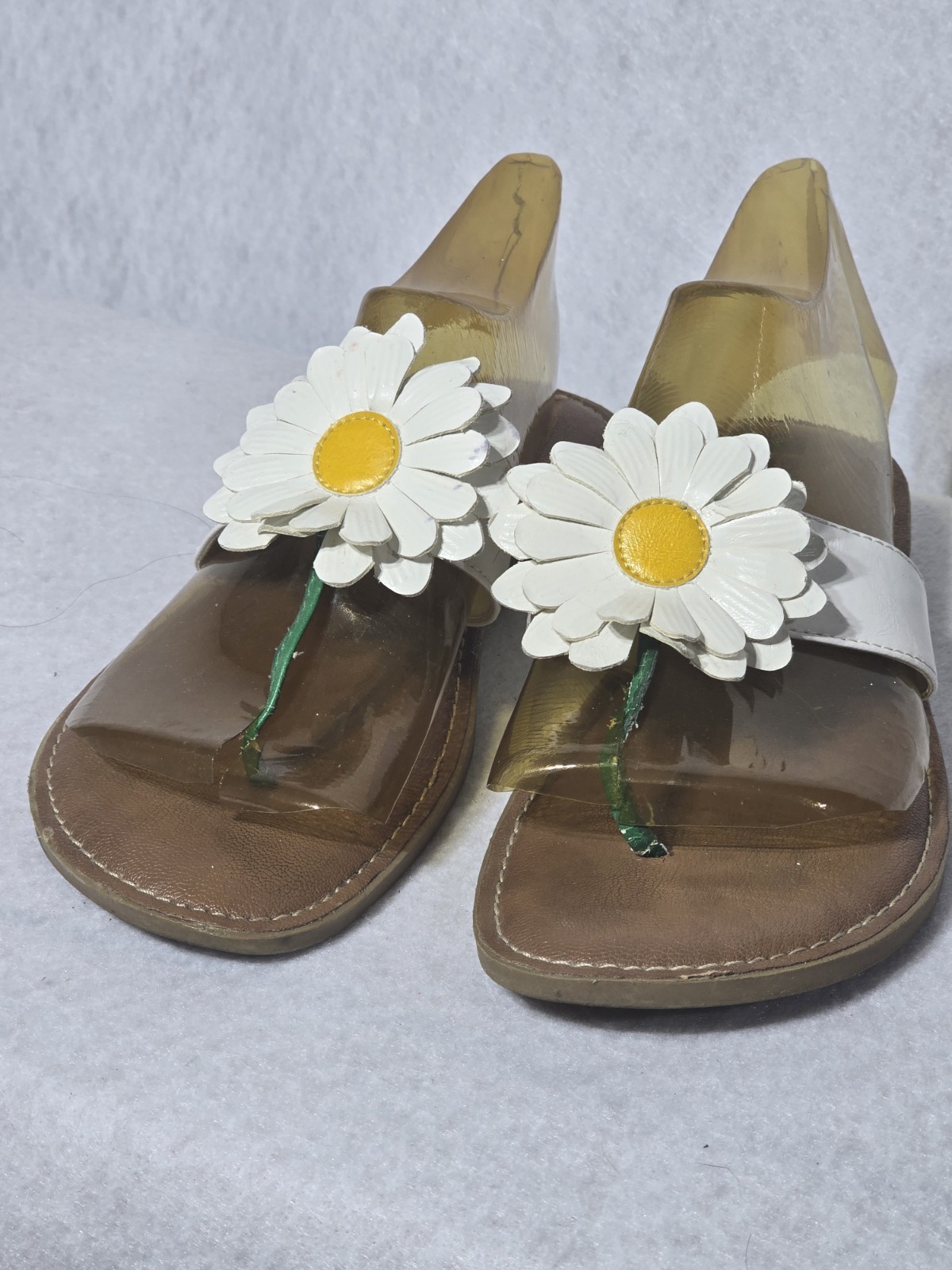 White Mountain Brown White Yellow Green Flower Thong Sandals Slip On Women’s 7M