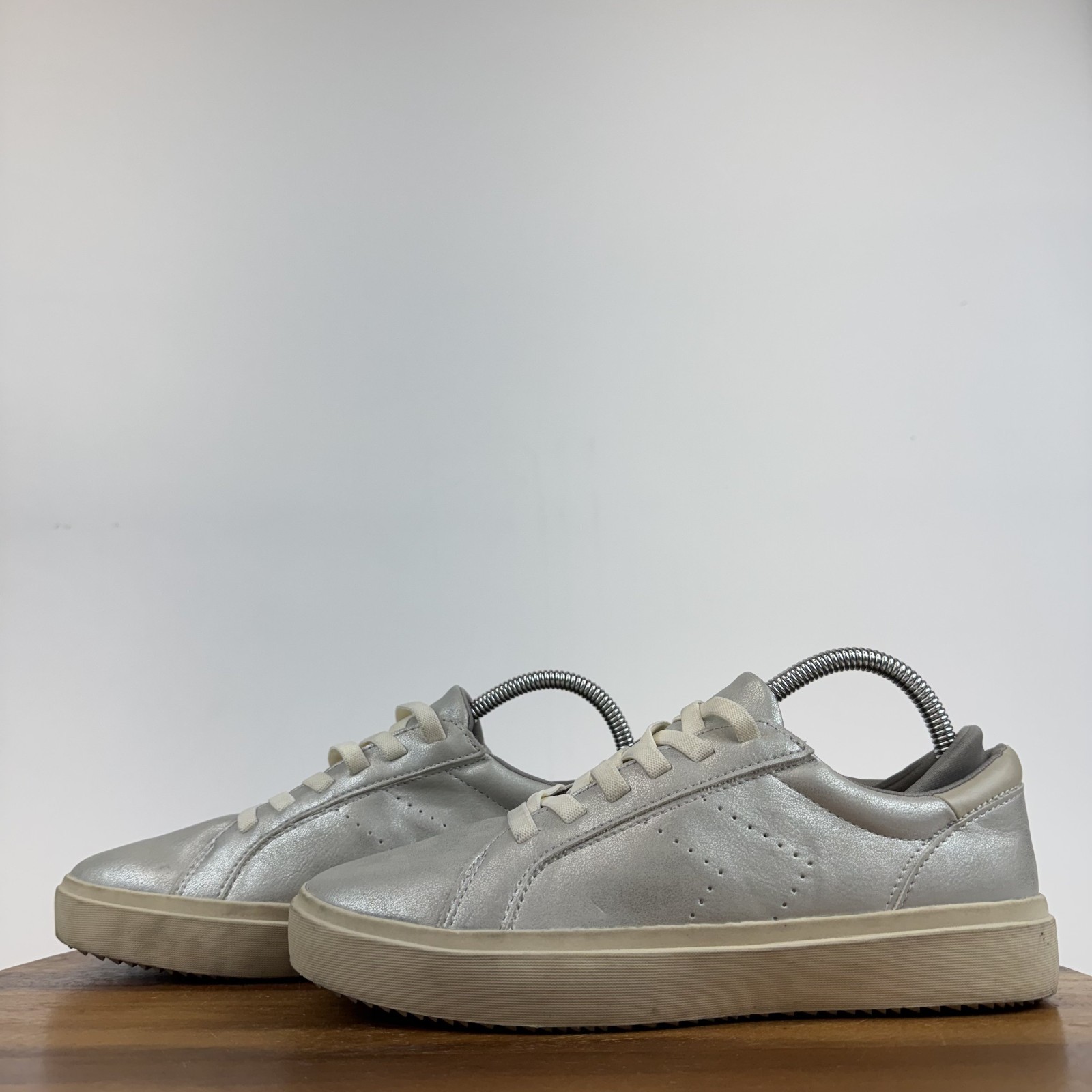 New Womens Dr Scholls Wink Lace Silver Faux Leather Comfort Sneakers Size 8.5 M
