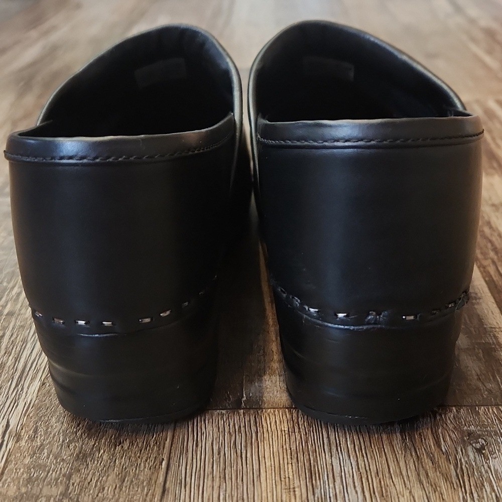 L.L. Bean Womens Black Leather Clogs Size 8.5M Casual Neutral Workwear Nurse