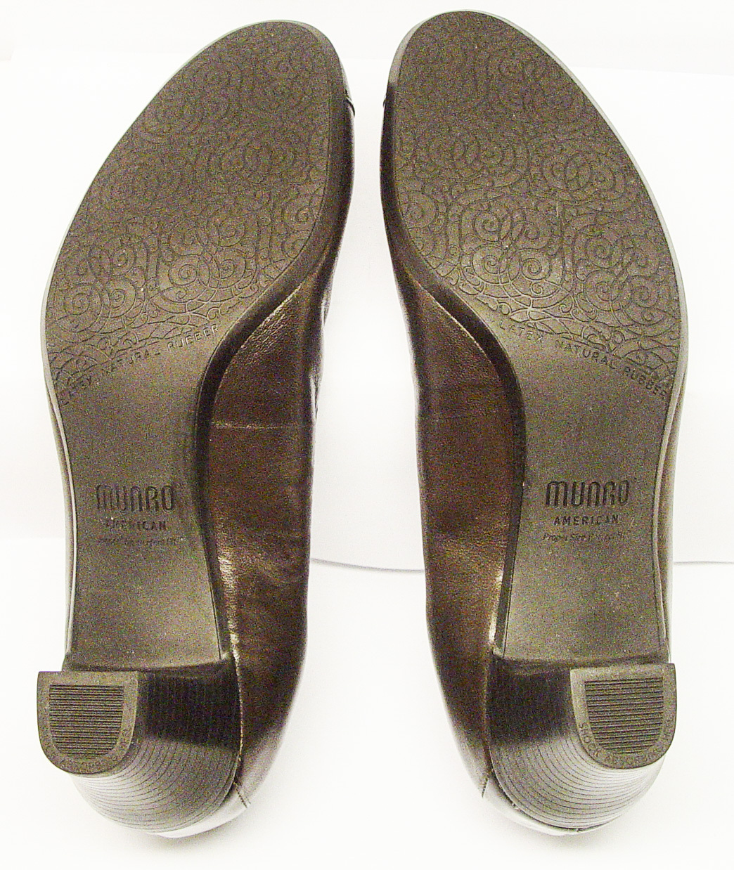 MUNRO AMERICAN SZ 6.5 M BROWN UPPER W/LATEX RUBBER BOTTOM SHOCK ABSORBING HEEL