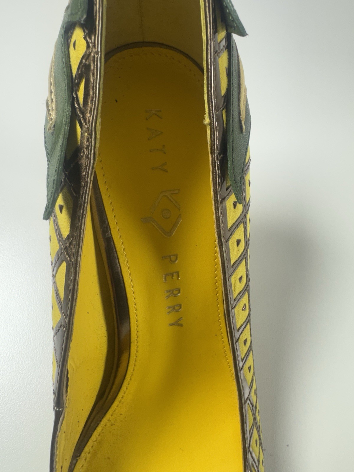 Katy Perry Yellow Gold Green Geometric Metallic Pointed Toe Pumps Women’s US 8