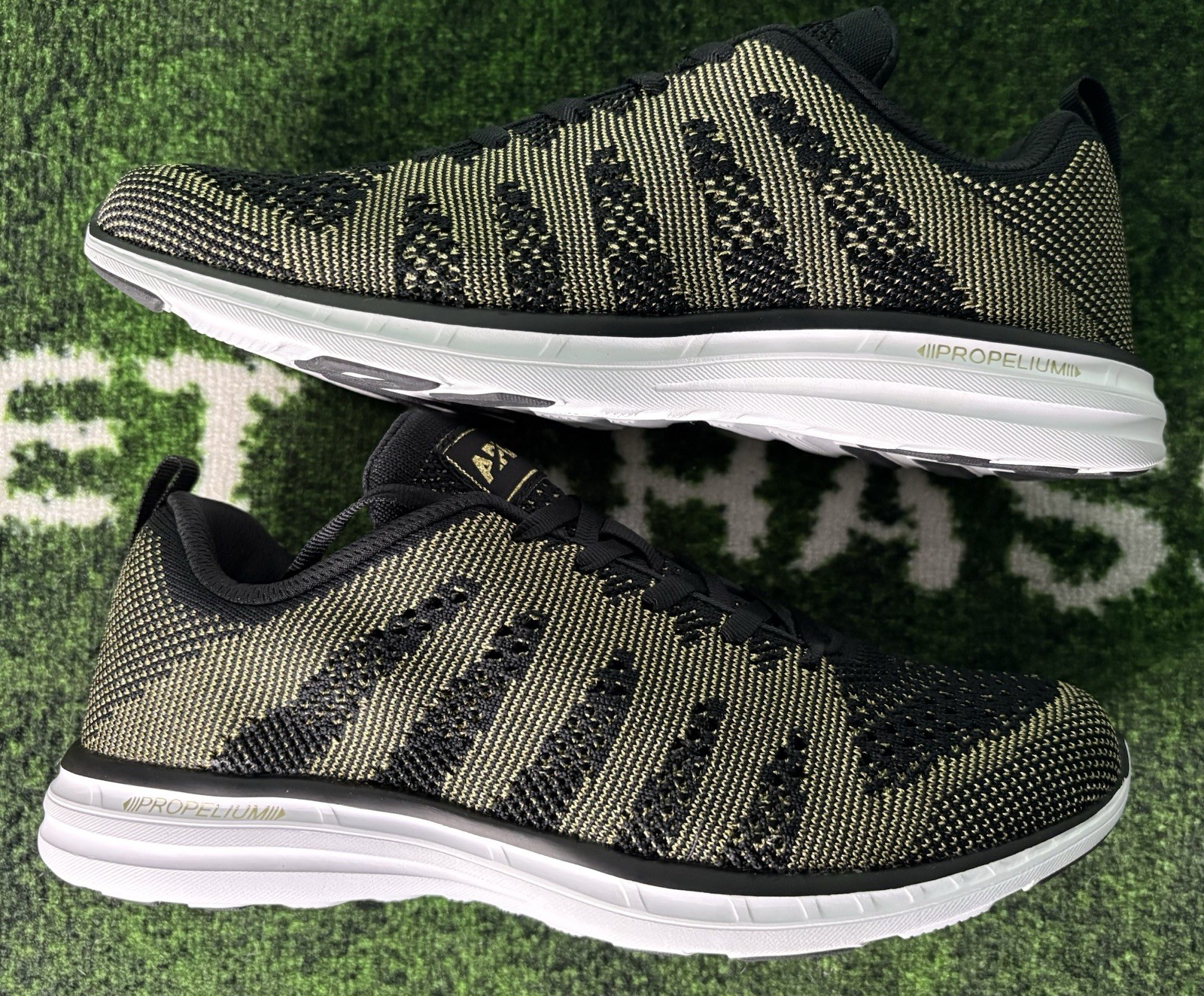 US Women’s 8.5 – APL Techloom Pro “Black/Metallic Gold” New in Box, ALO Yoga