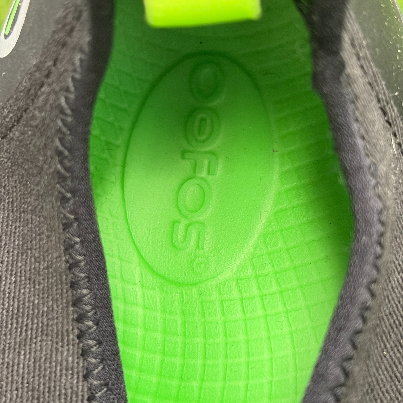 OOFOS OOmg eeZee Low Womens Size 7.5 Black Casual Walking Slip On Recovery Shoes
