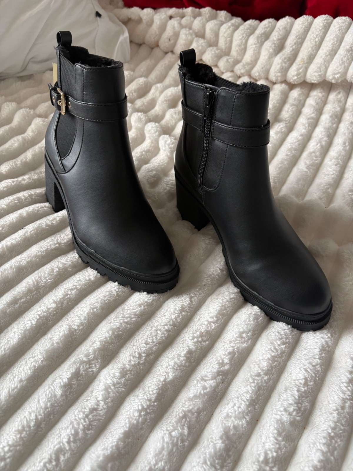 Aldo fur lined Chelsea boot. Size 8. NWT
