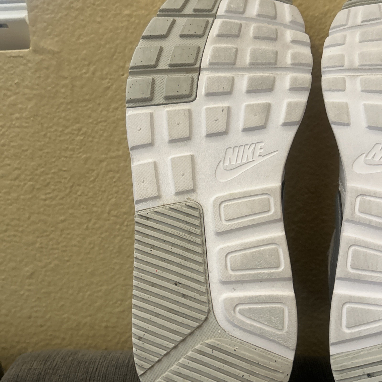 Nike Air Max SC Women’s Sneaker CW4554-100 US Size 6.5 White / Metallic Platinum