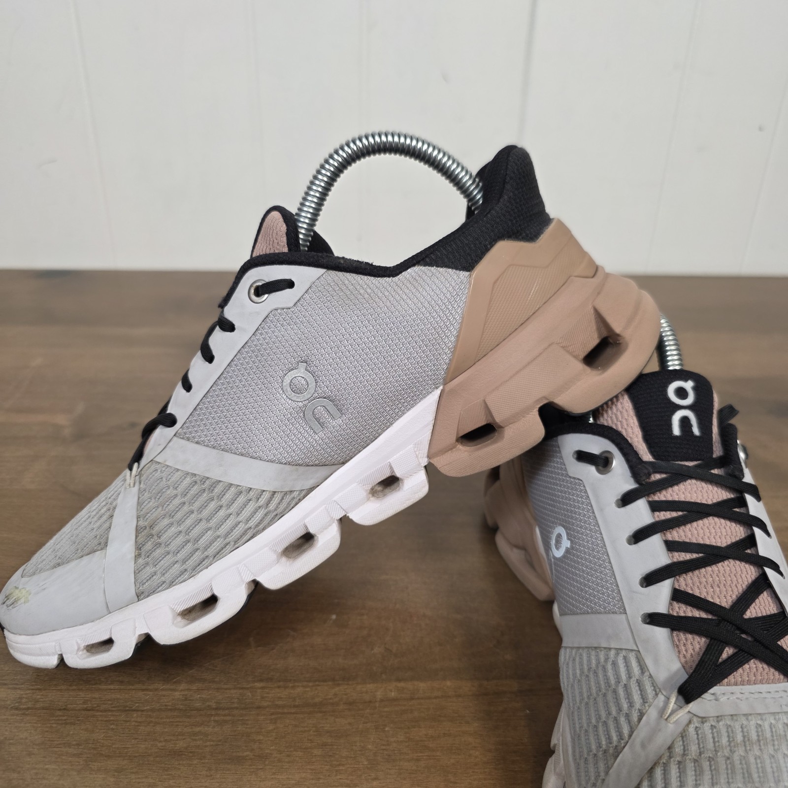 On Cloud Cloudflyer Running Shoes Womens 9 Sneakers Glacier Rosebrown 21.9956