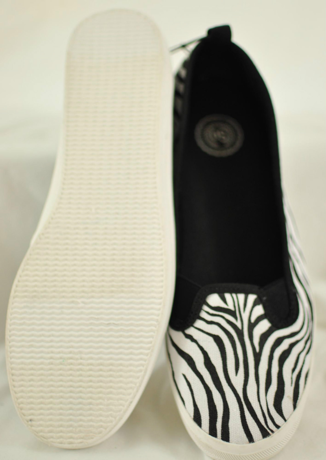 women’s fun zebra striped sneakers slip ons size 6 JR by SO brand new! MSRP $40
