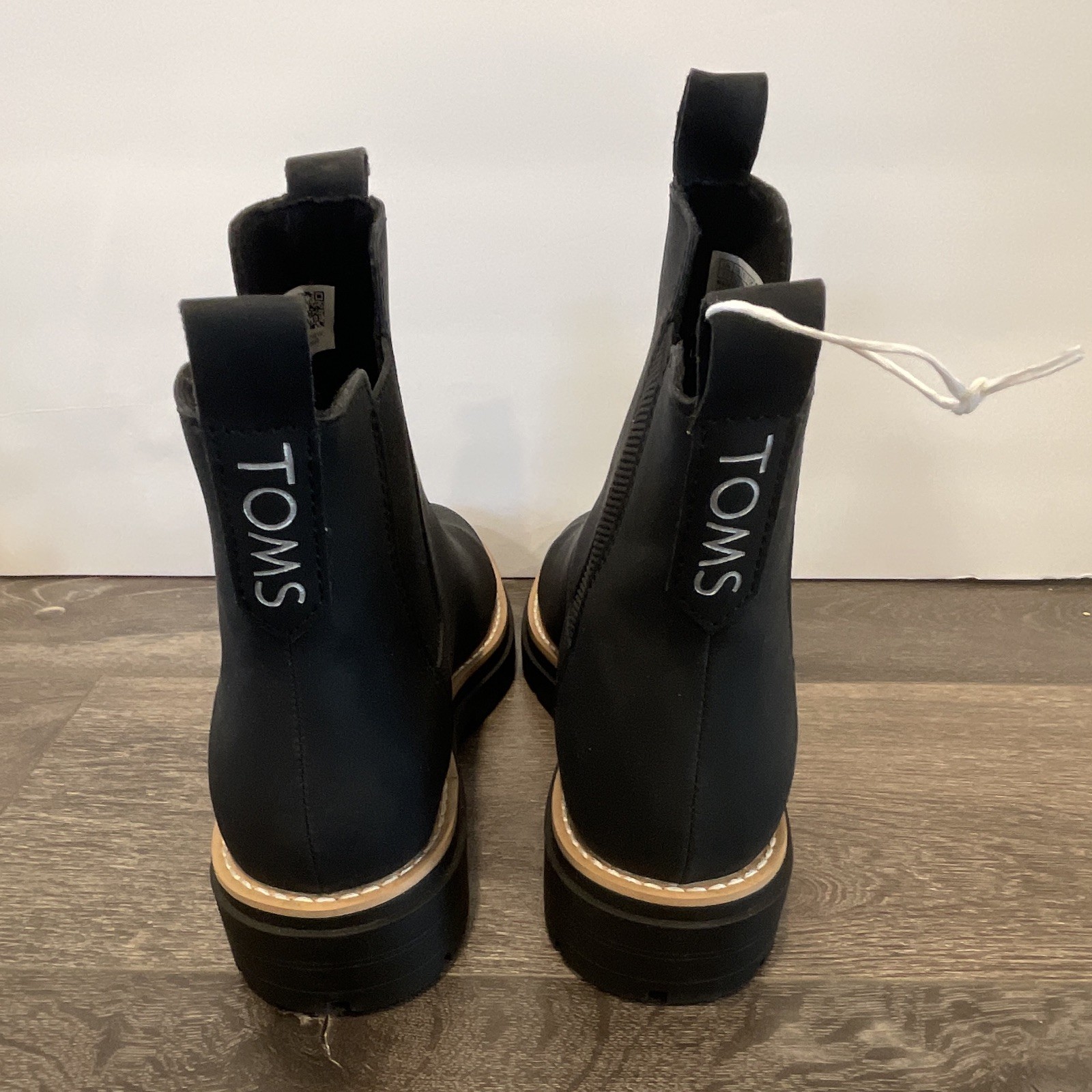 TOMS Womens Black Chelsea Ankle Boots Faux Leather Lug Sole 7.5M