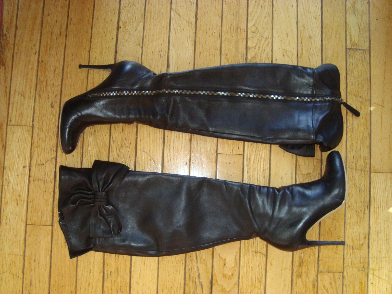 VALENTINO LONG KNEE HIGH LEATHER BOWTIE BOOTS MADE ITALY SIZE 37 1/2 HARDLY WORN