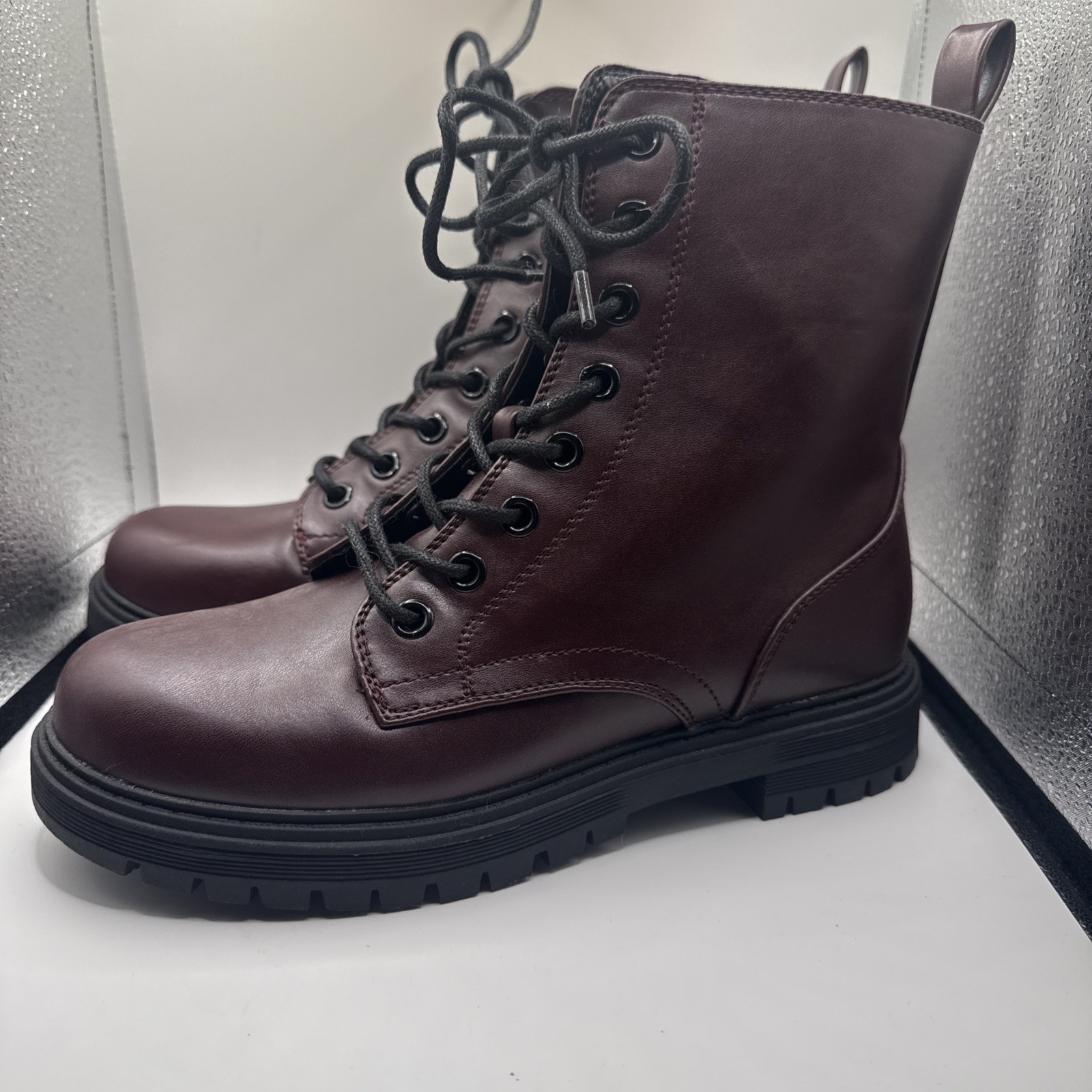 SO Reindeer Women’s Combat Boots in burgundy Size 7