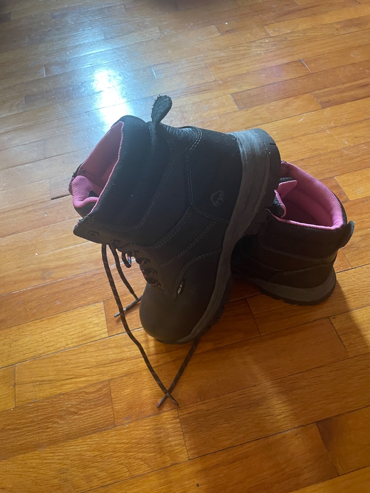 womans work boots size 9 Wolverine