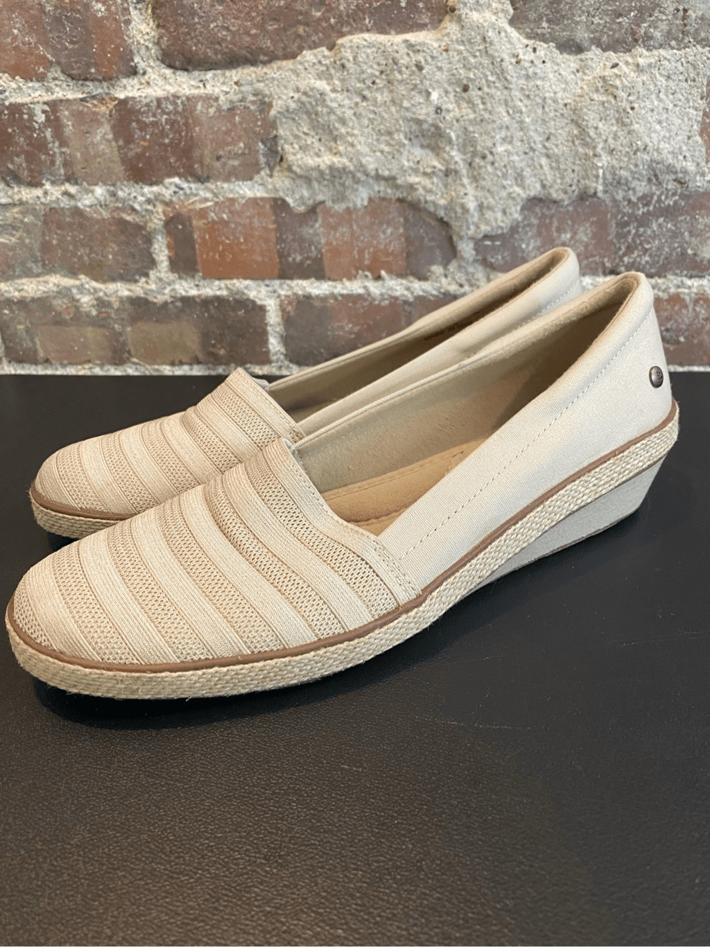 Grasshoppers Cream Semi-Casual Mesh Round Toe 1” Wedge Shoe Women’s 10M