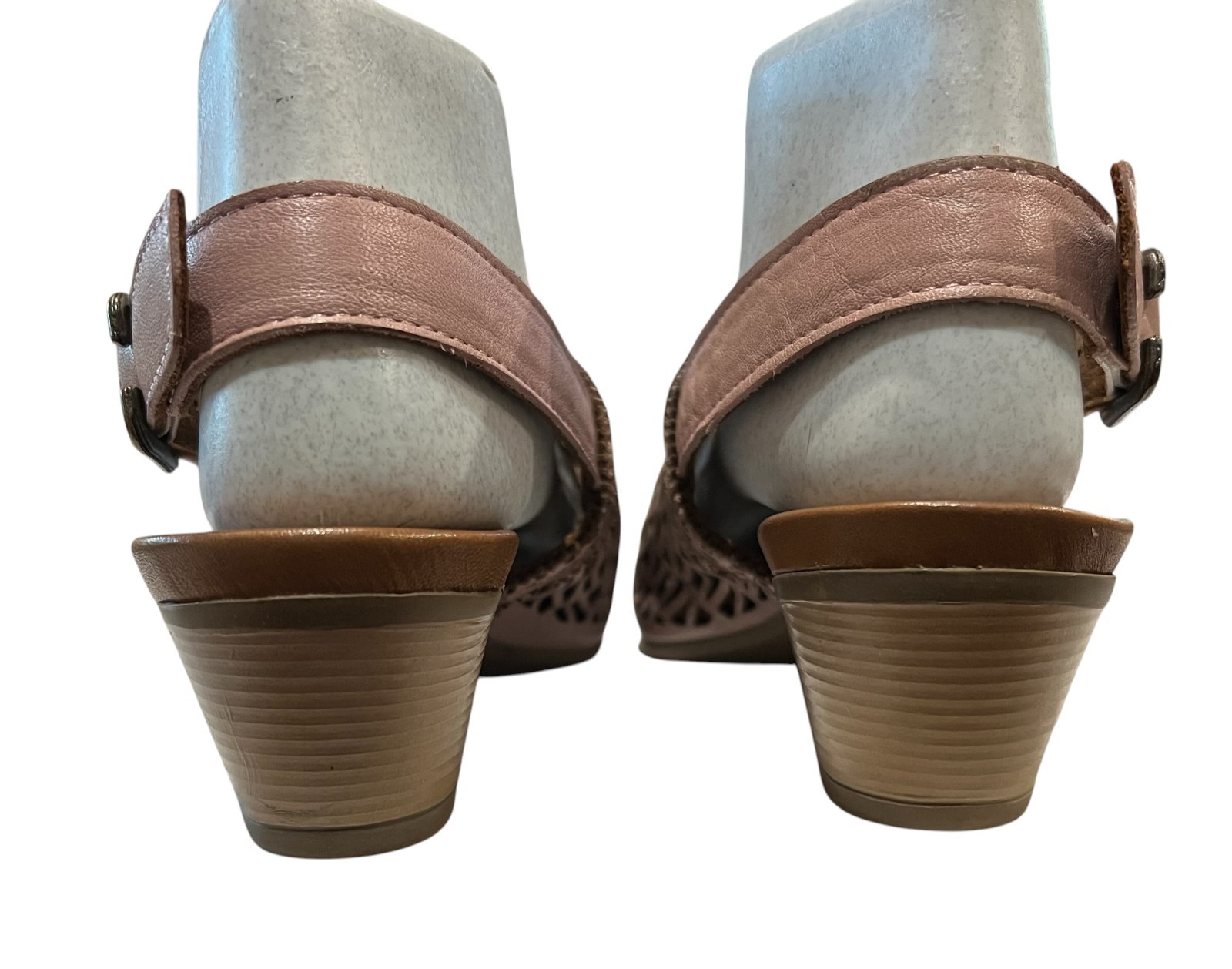 Bueno Lia Dusty Pink Laser Cut Leather Slingback Sandals 40 / 9.5 Heels Summer