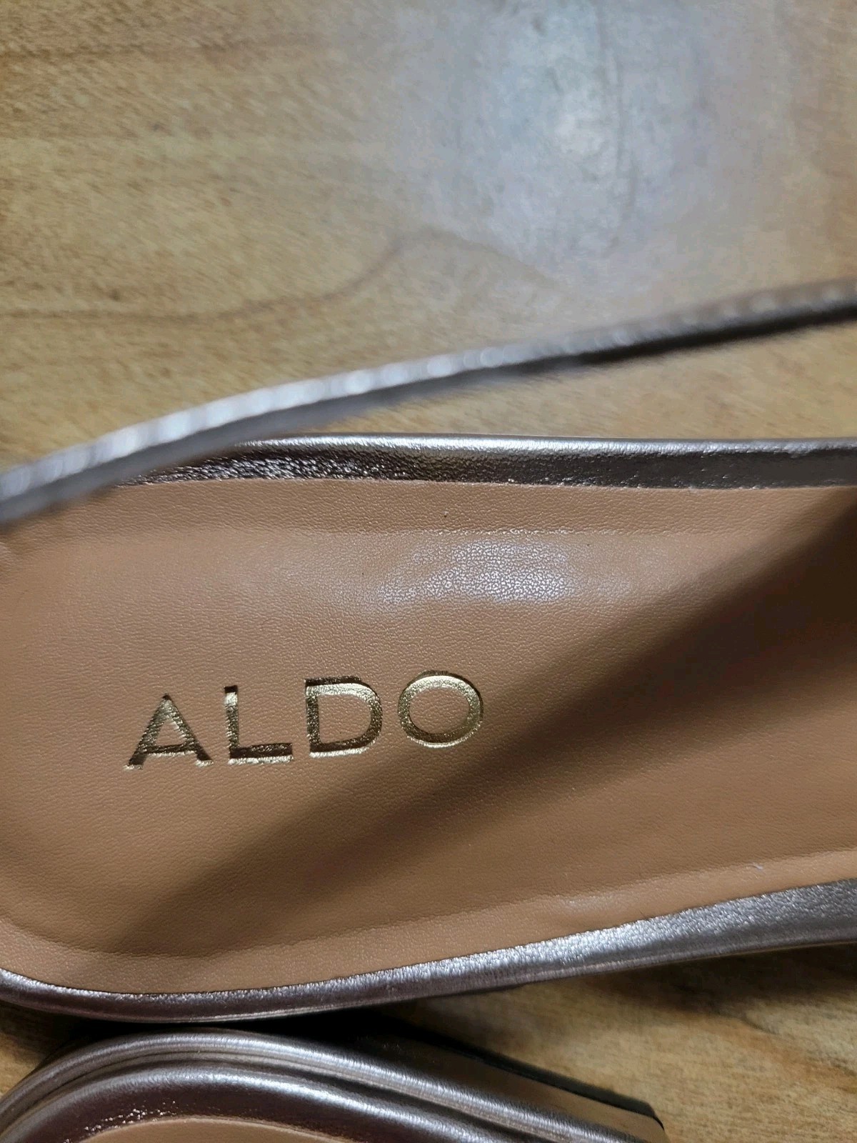 NWOB ALDO Slingback Flats. Metalic Gold Upper, Quilted Black Pointed Toe sz 10.