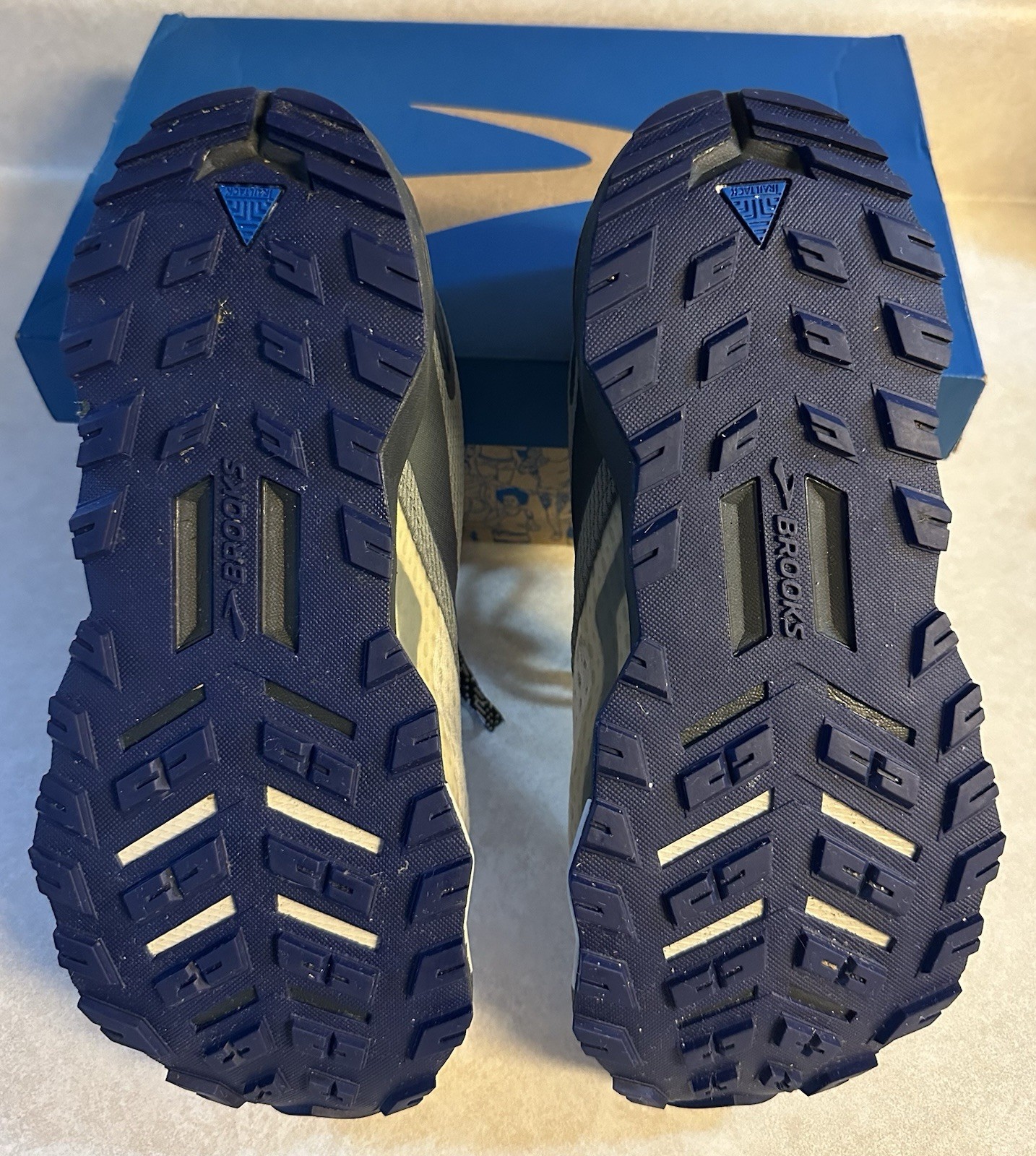 Brooks Divide 2 Women’s Trail Running Sneakers Gray White Black Blue Mesh