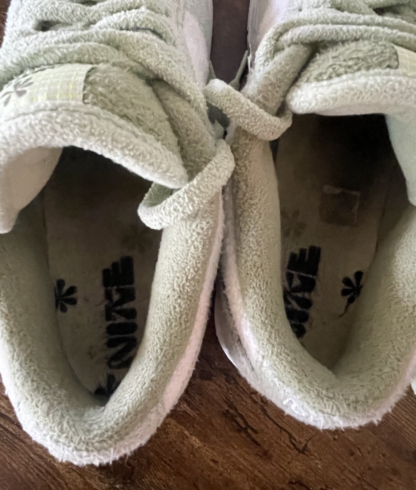 Nike Dunk Low Women’s Size 7.5 – SE Fleece – Honeydew 2022