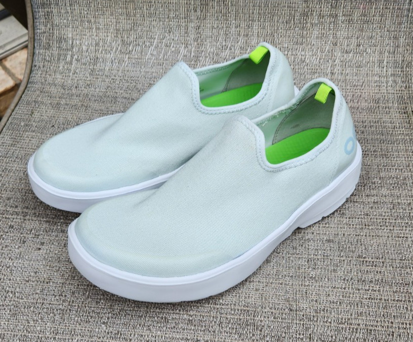 OOFOS OOMG EEZEE Low Recovery Casual Shoe, Pale Green, Women’s 8, EUR 39