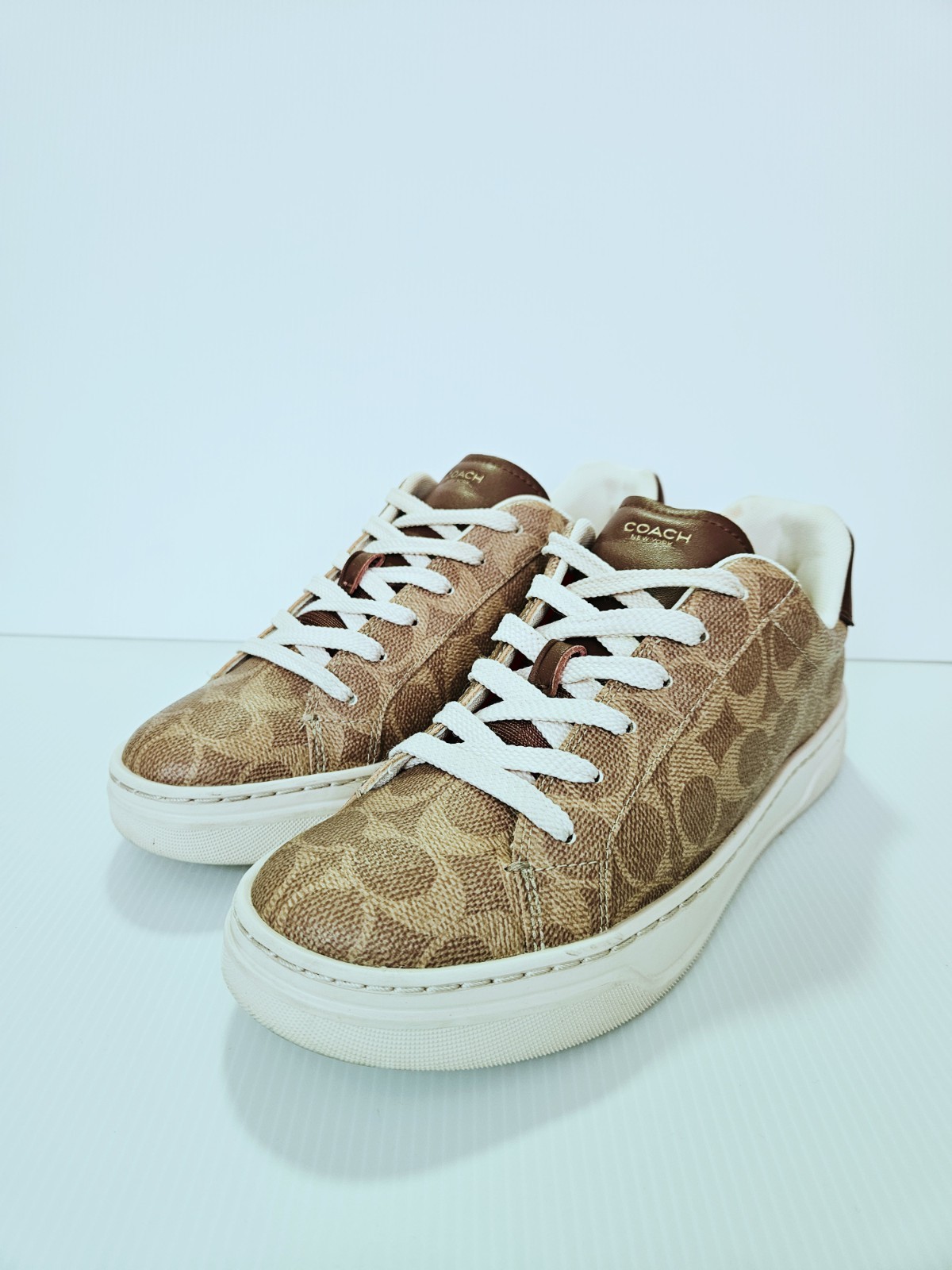 Coach High Line Signature Canvas Women’s Low Top Size 9B Sneakers CW970