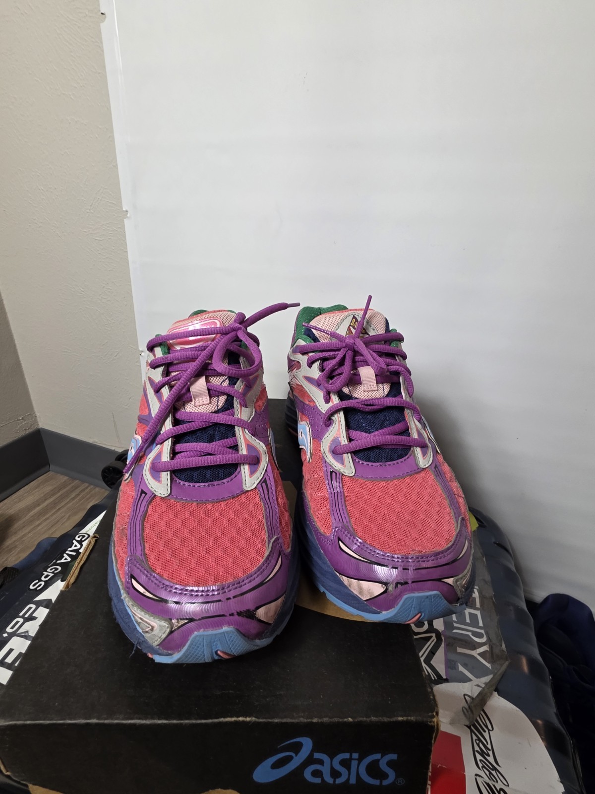 Saucony ProGrid Omni 9 Jae Tips B Boy Colorblock Running Sneakers Pink/Purple