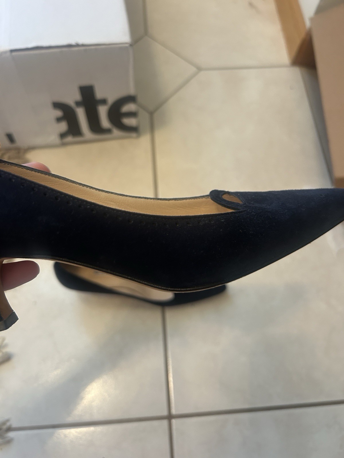 Manolo Blahnik 35.5 Blue Suede Kitten Heel Pump