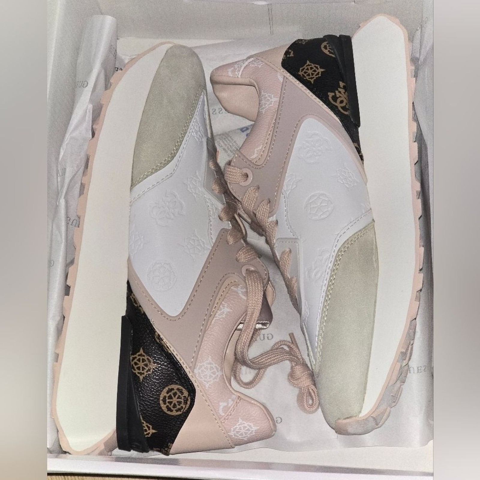 GUESS Luchia 3 Logo Sneakers – White Multi – 7.5 – NEW IN BOX