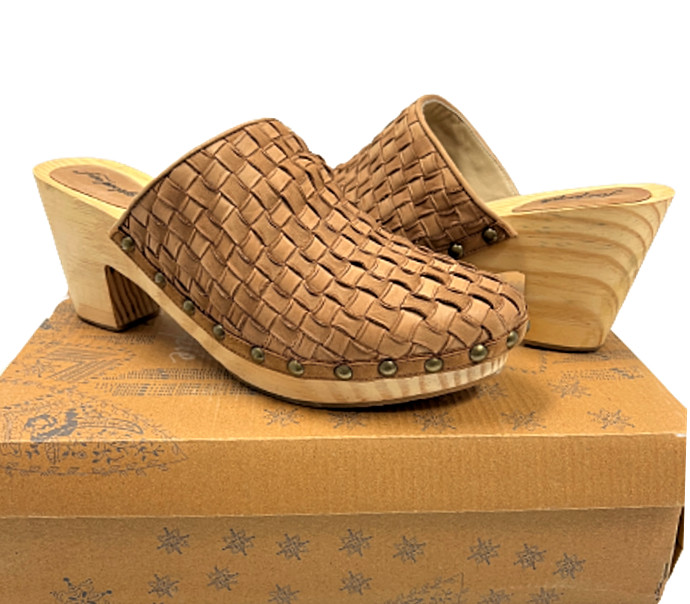 $160 Free People Adelaide Clog NIB Taupe Tan Sizes 6,7,8,9,10 (36-40 EU) 3″ Heel