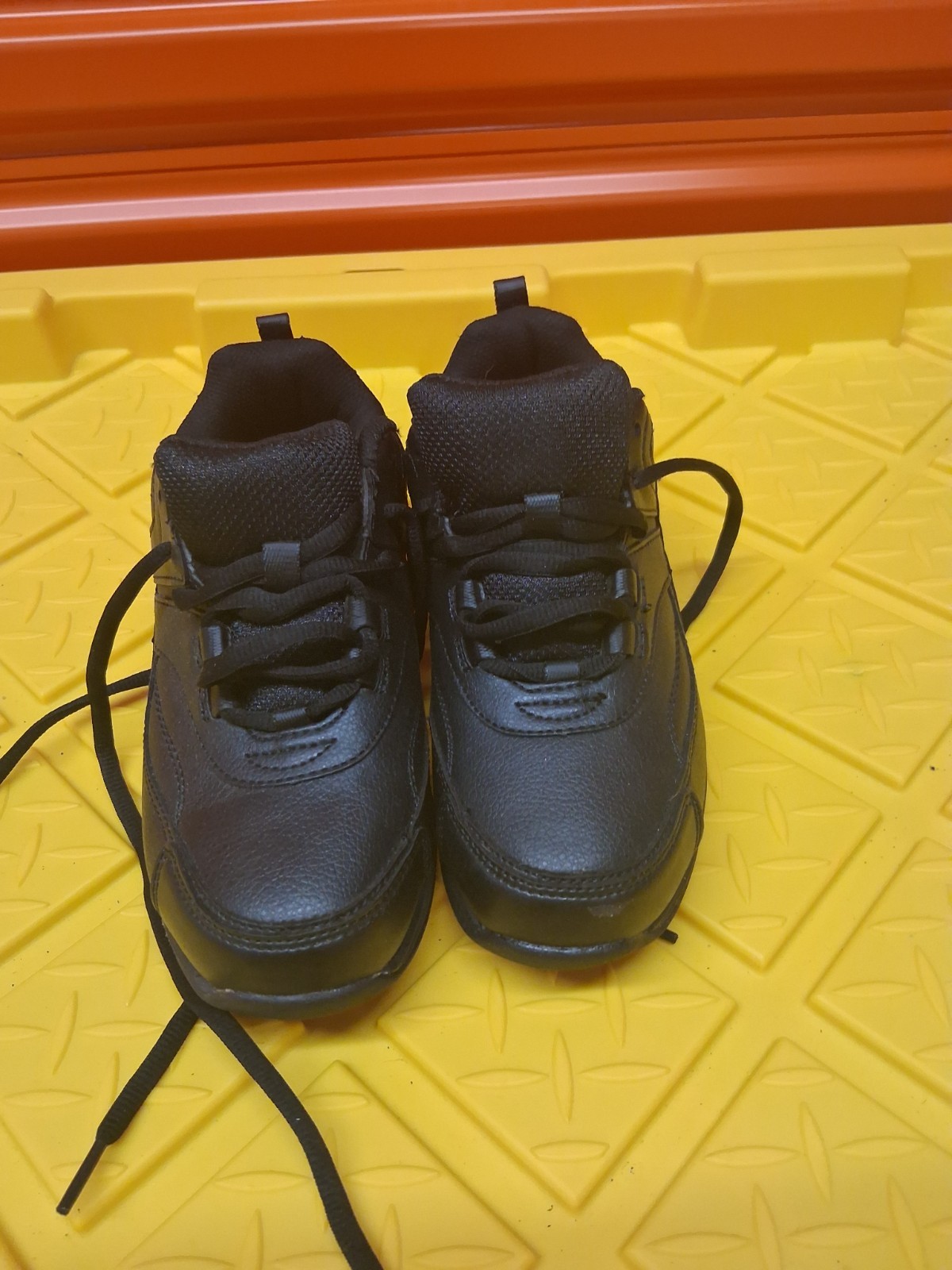 SafeTstep brand, durable faux leather upper and a classic lace-up design
