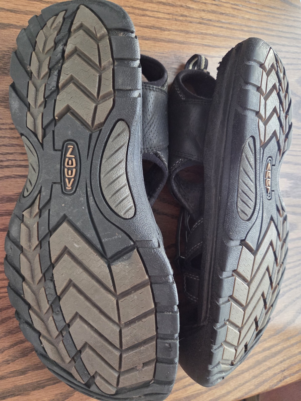 KEEN NEWPORT SANDALS ~ BLACK NUBUCK LEATHER ~ WMN 10.5 / MEN 9.5 ~ EUC+FREE S&H