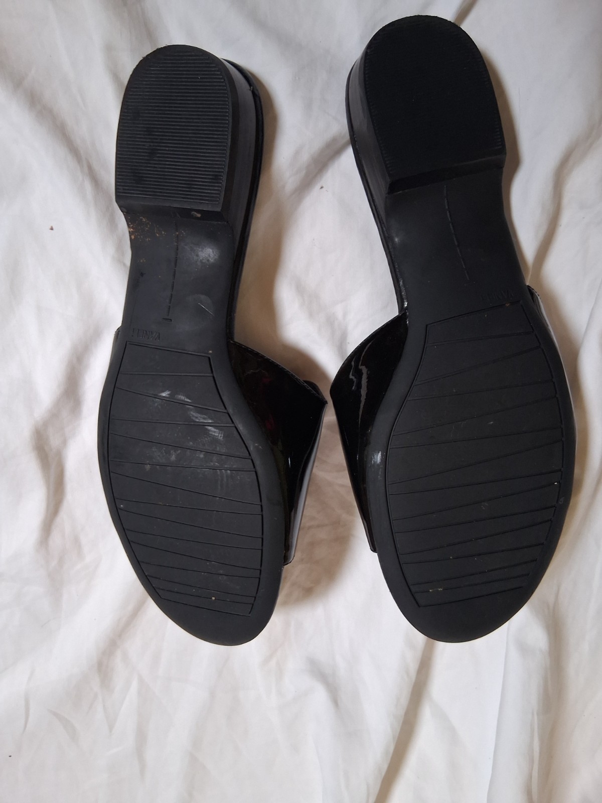 Vaneli Black Patent Tasseled Sandals/Slides Size 7W