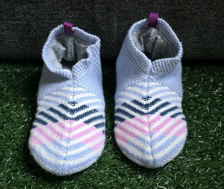 Bombas Gripper Slippers Baby Blue Chevron Pattern Size Medium Women’s