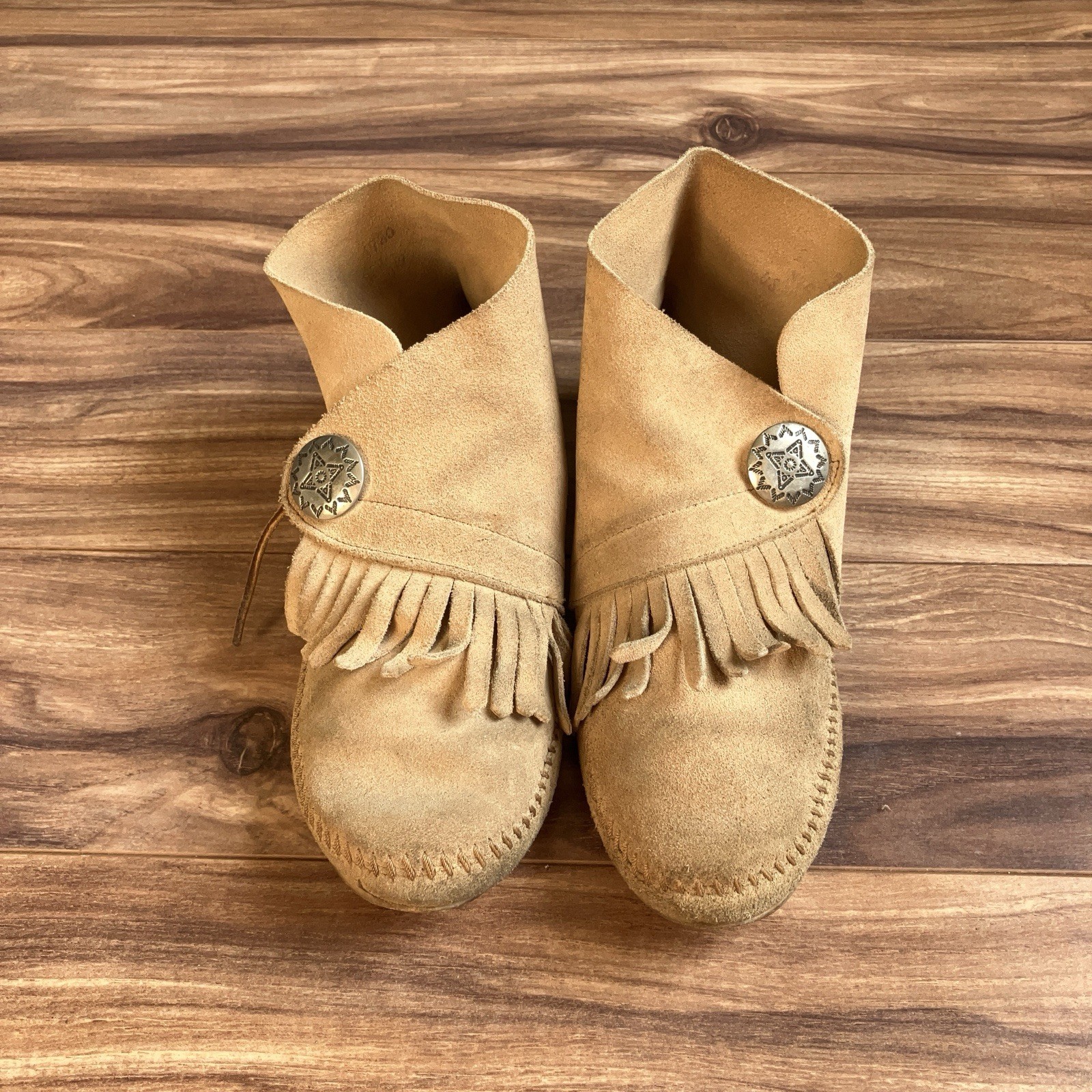 Minnetonka Moccasin Shoes Womens 7 Beige Fringe Suede Western Boho Leather