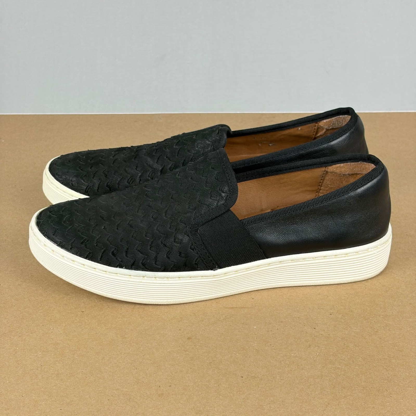 Sofft Somers III Slip On Sneakers Womens 9 Black Leather Textured Casual Comfort