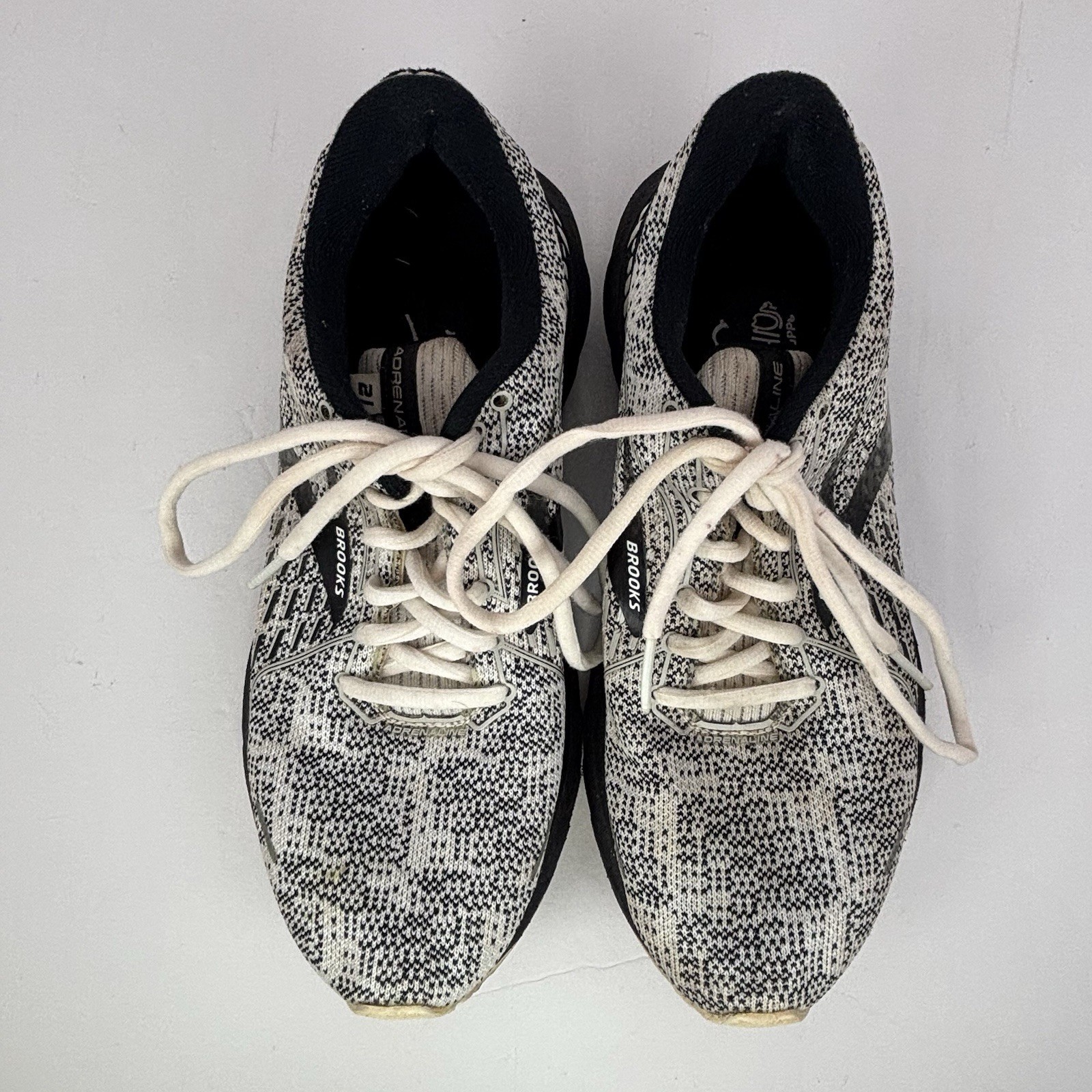 Brooks Adrenaline GTS 21 Womens 8 B Black White Running Shoes 1203291B135