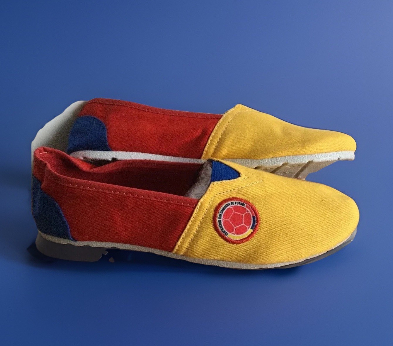 Colombia Shoes Flats Soccer Futbol Women Sz (39) Yellow Blue Red columbia