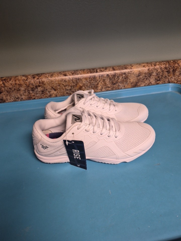 NEW Varsity Rise Woman’s White Cheer Shoes Lightweight Cinch Laces US 8.5