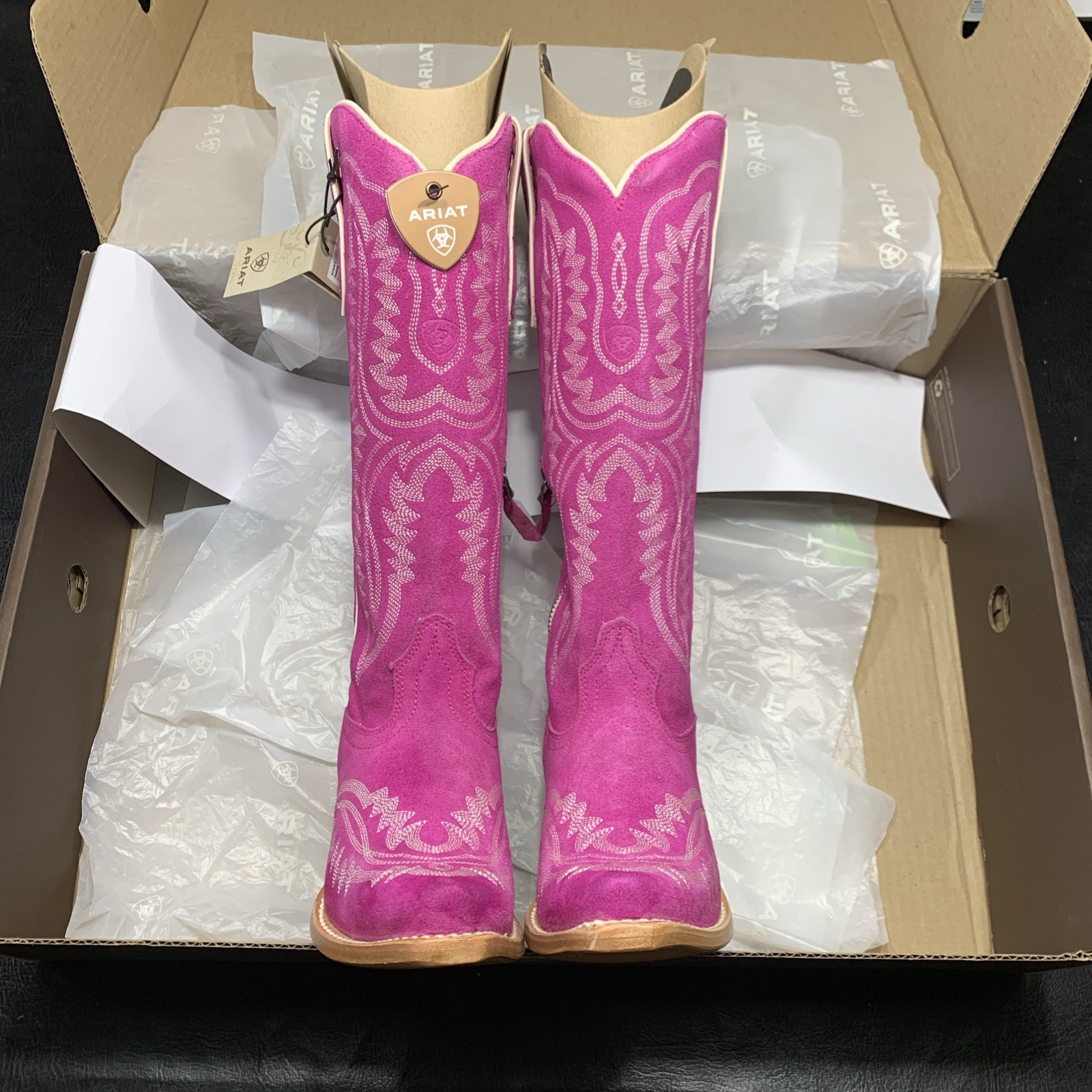 Cowgirl boots Pink Ariat Casanova size 5.5 New In Box Toe X Height 16”