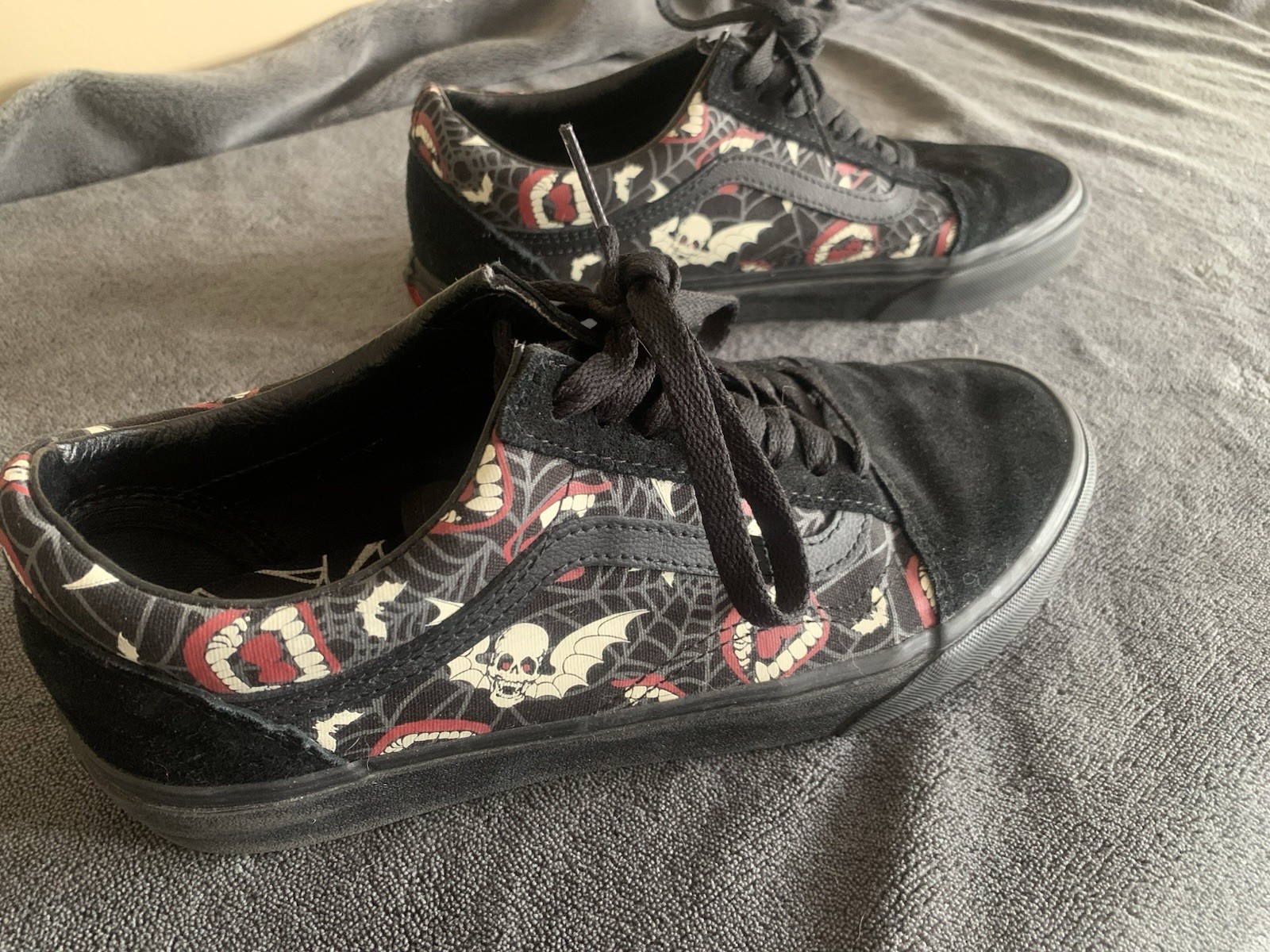 Vans Old Skool Halloween Vampire Bat Skull Spider Web Shoes Women’s 9 Men’s 7.5
