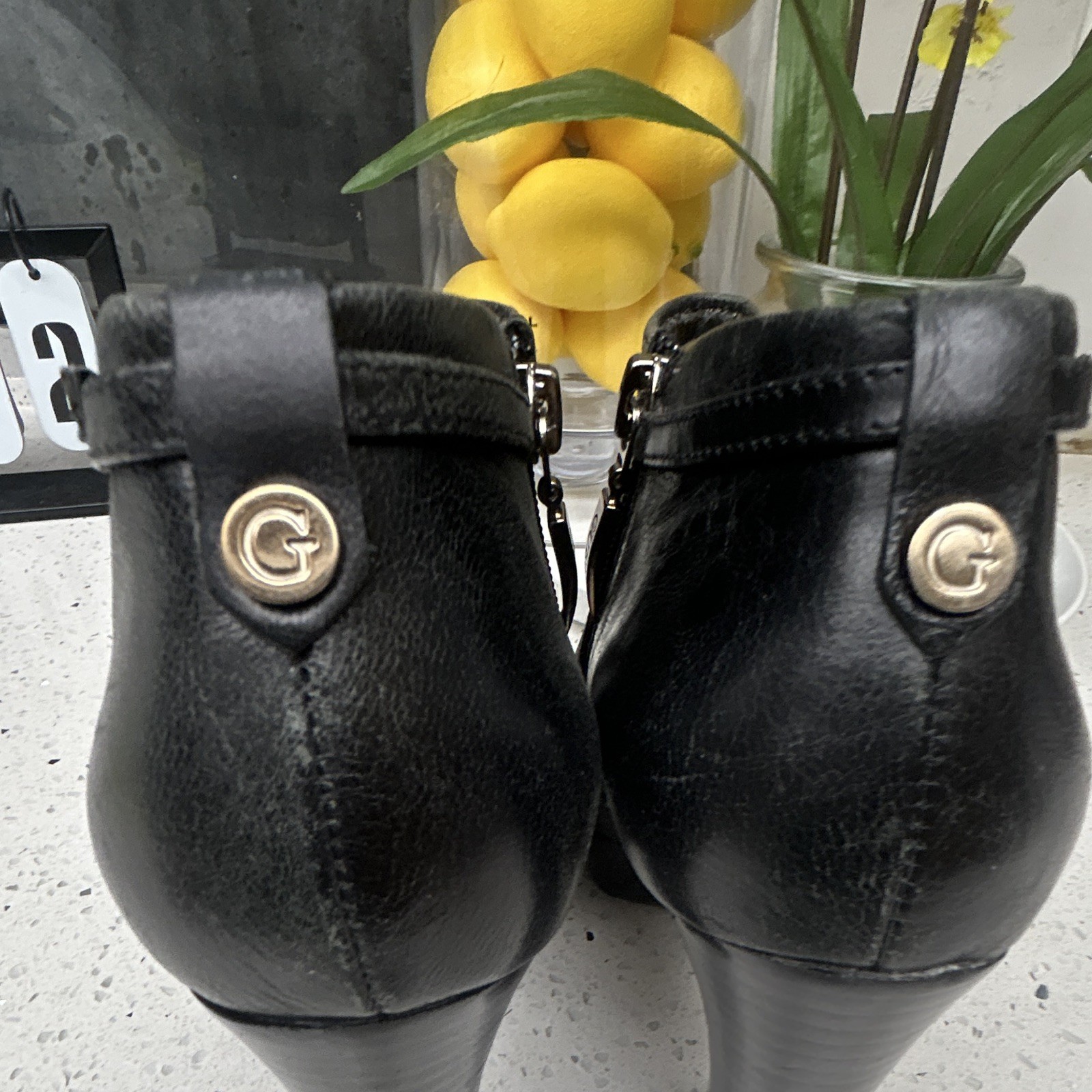 GUESS Womens Black Leather Ankle Bootie Round Toe Zip Buckle Logo 7M
