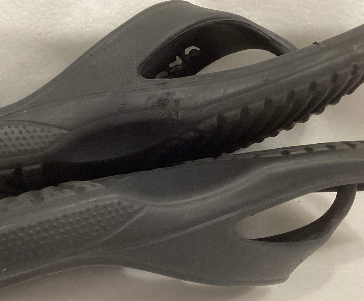 Crocs Baya Flip Flop Sandals Black Thong Slip On Spell Out Mens 5 Womens 7