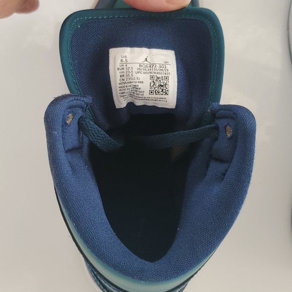 Nike Air Jordan 1 Mid Sky Teal/White/Sky French Blue Style Women Size 6.5 Men 4