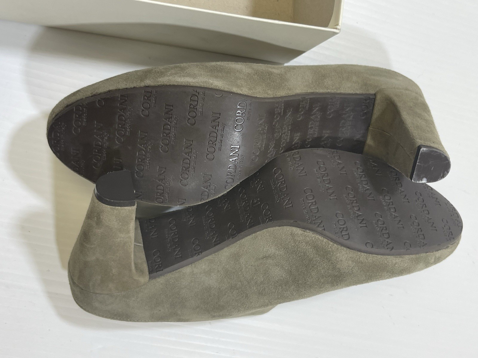 Cordani Woman’s Grey Suede Leather Medium Heel Semi Pointed Toe Clog Shoe 41 IT