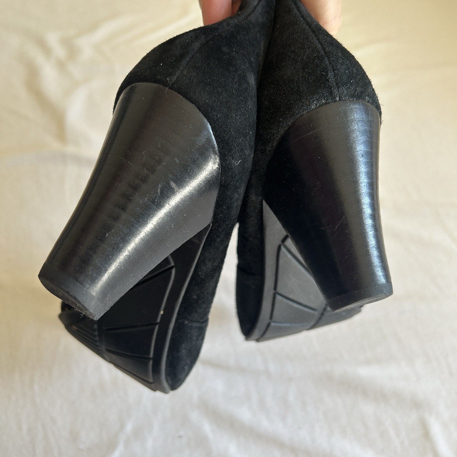 White Mt. Suede Ankle Boots Booties Women’s 7 Black Dressy Casual Party Fall