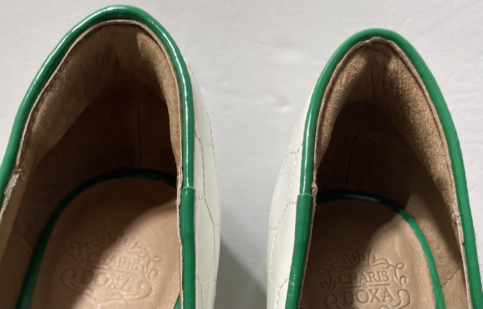 Charis & Doxa Heels Womens Size 7.5 White Soccer Stitch Striker Green Peep Toe