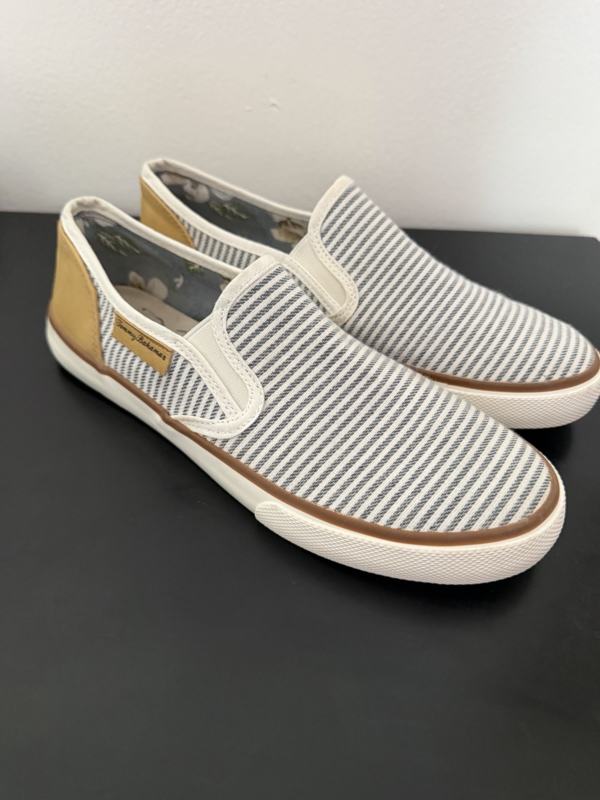 Tommy Bahama Women’s Striped Slip On Sneakers Casual Size 8.5 Brown White Blue