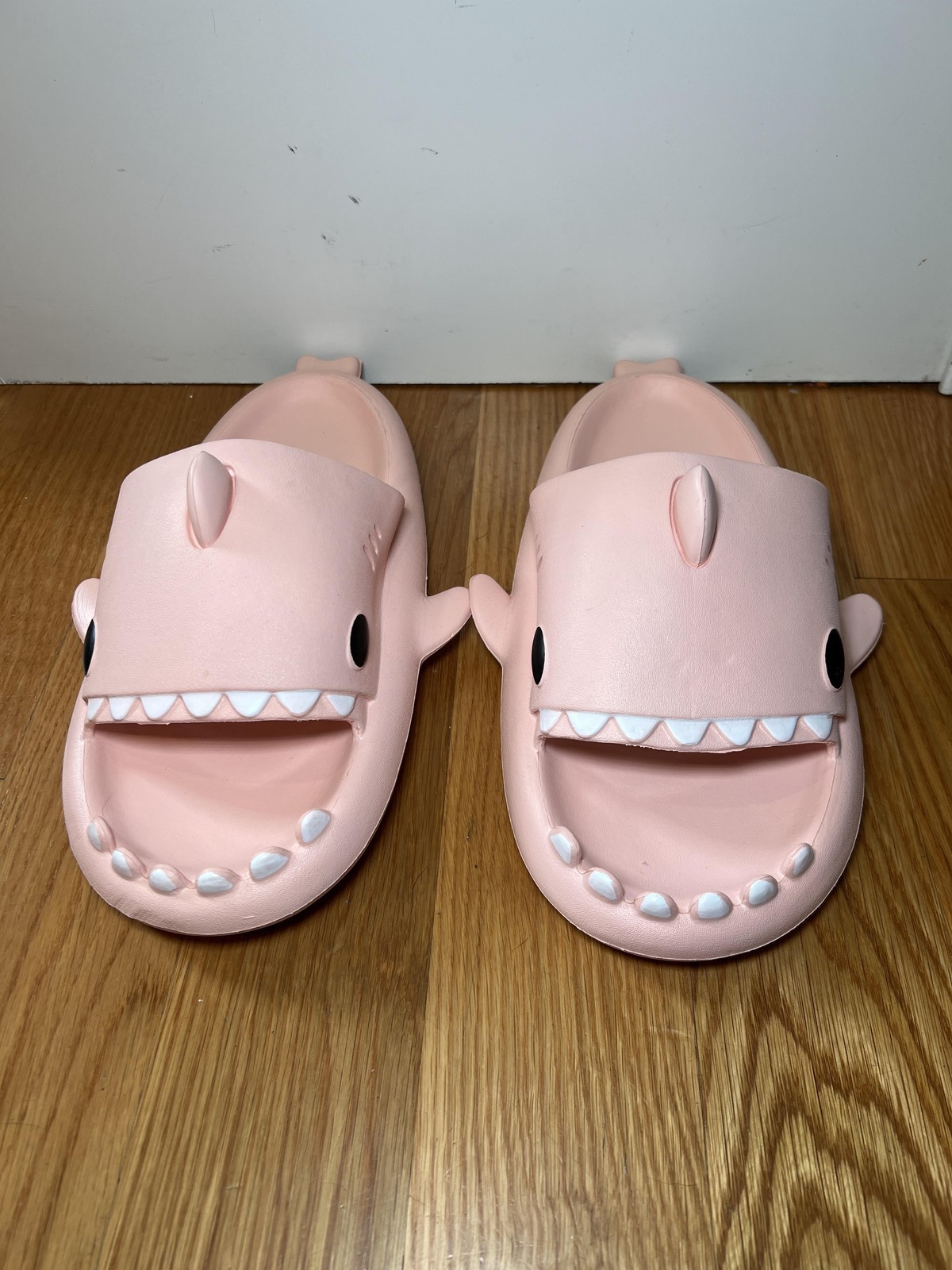 Crayon Friends Shark Slide Shoes Womens Size 9 Cute Novelty Slippers Sandals