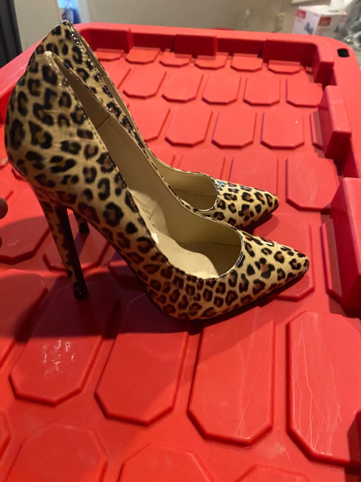 NEW WITH DEFECTS WOMENS DEVIOUS BY PLEASER LEOPARD PRINT 6″ PUMPS